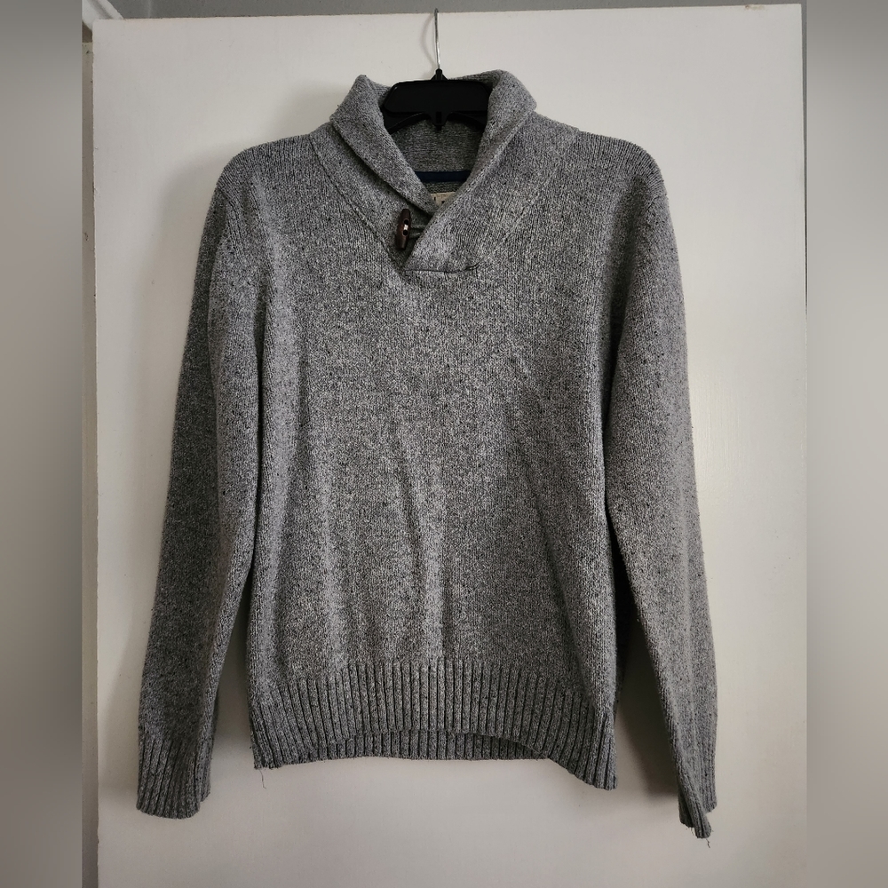 Long sleeve grey sweater
